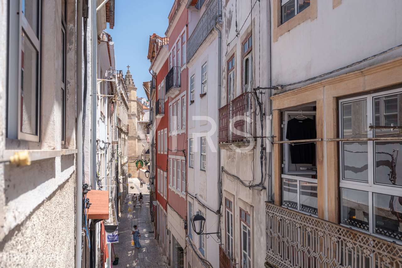 Prédio em plena baixa da cidade - centro Coimbra-16