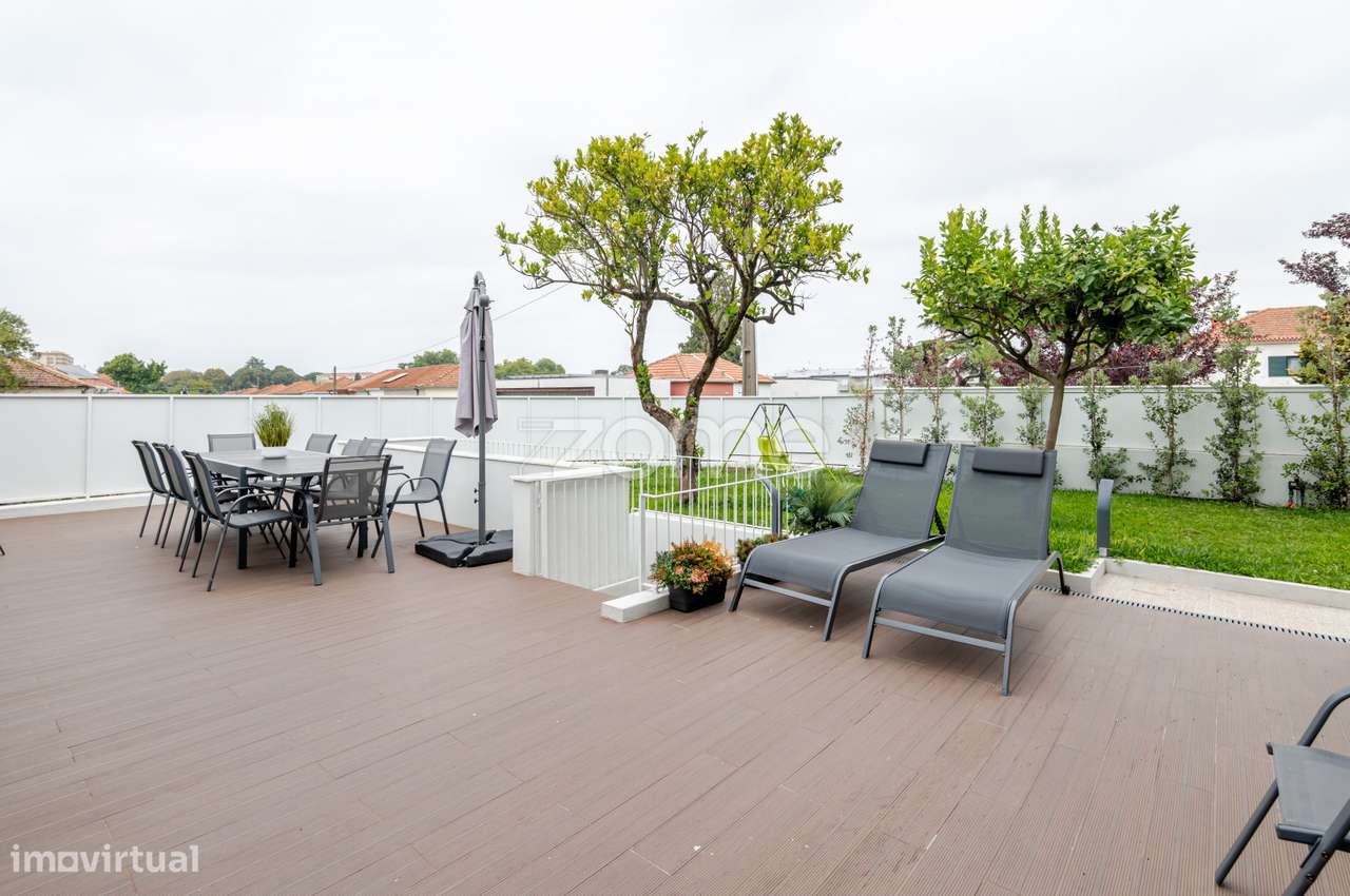 Moradia T3 renovada com jardim nas Antas-1