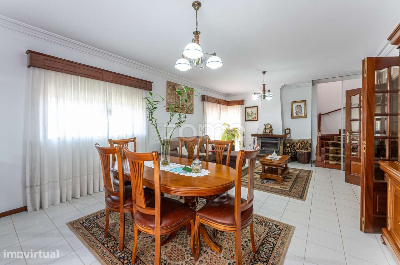 Moradia T3 em Grijó com 2.531 m² de Terreno e Campo Futebol - Grande imagem: 4/30