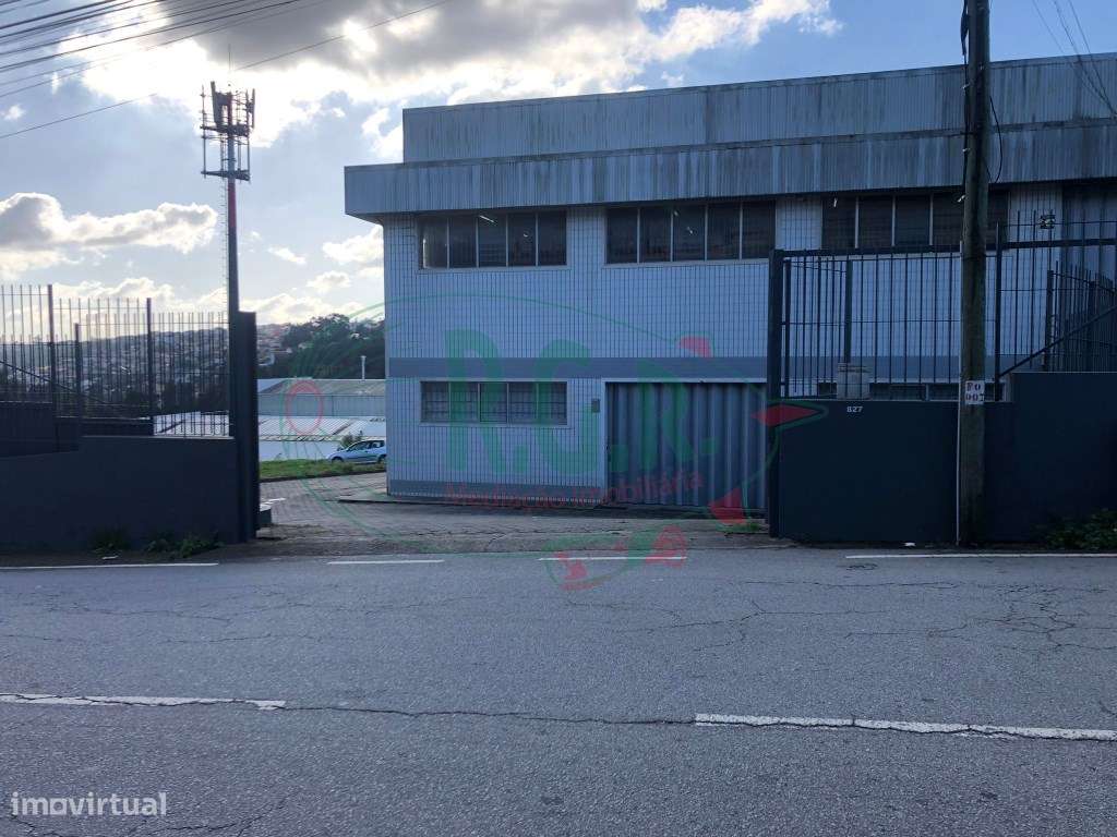 ARMAZÉM (600M2) | Estacionamento Várias Viaturas - Grande imagem: 2/5