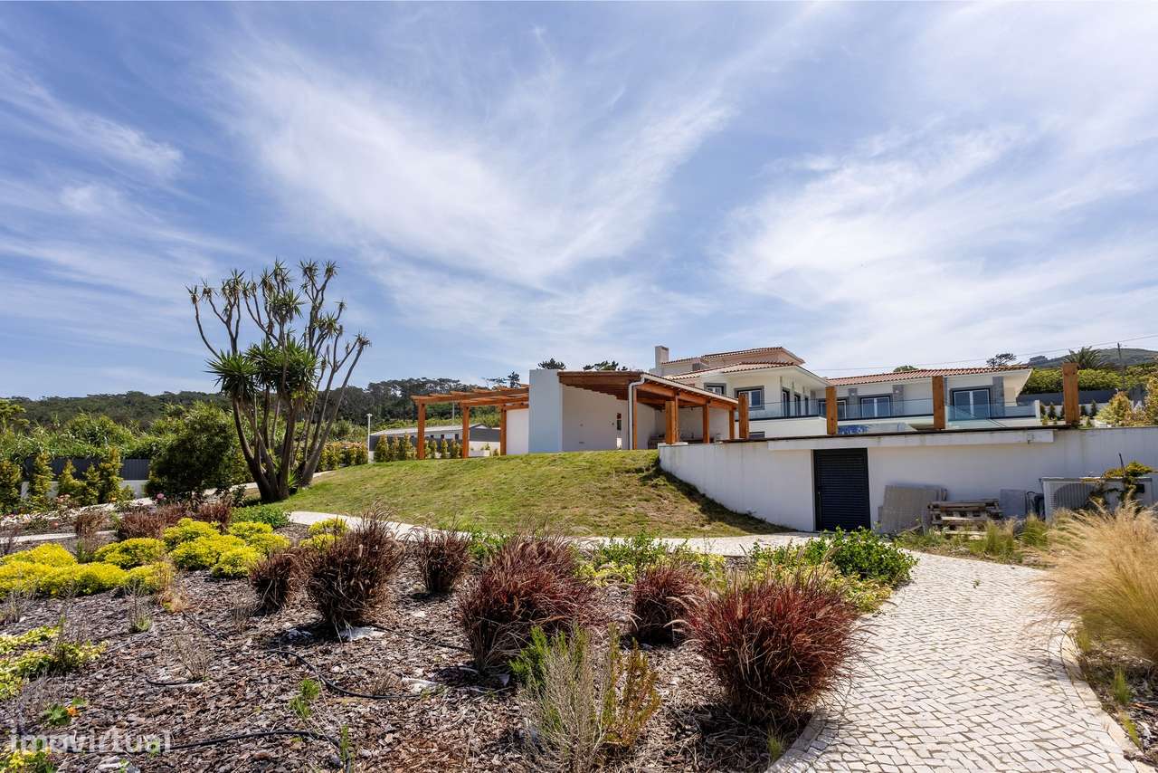 Moradia T6 com Piscina, Vista Mar e Terreno de 3.920 m² | Azoia, Sintr-16