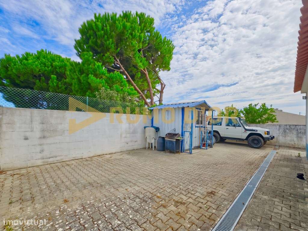 Moradia T2 Térrea em Carambancha, Carregado com 155 m² de Logradouro-22