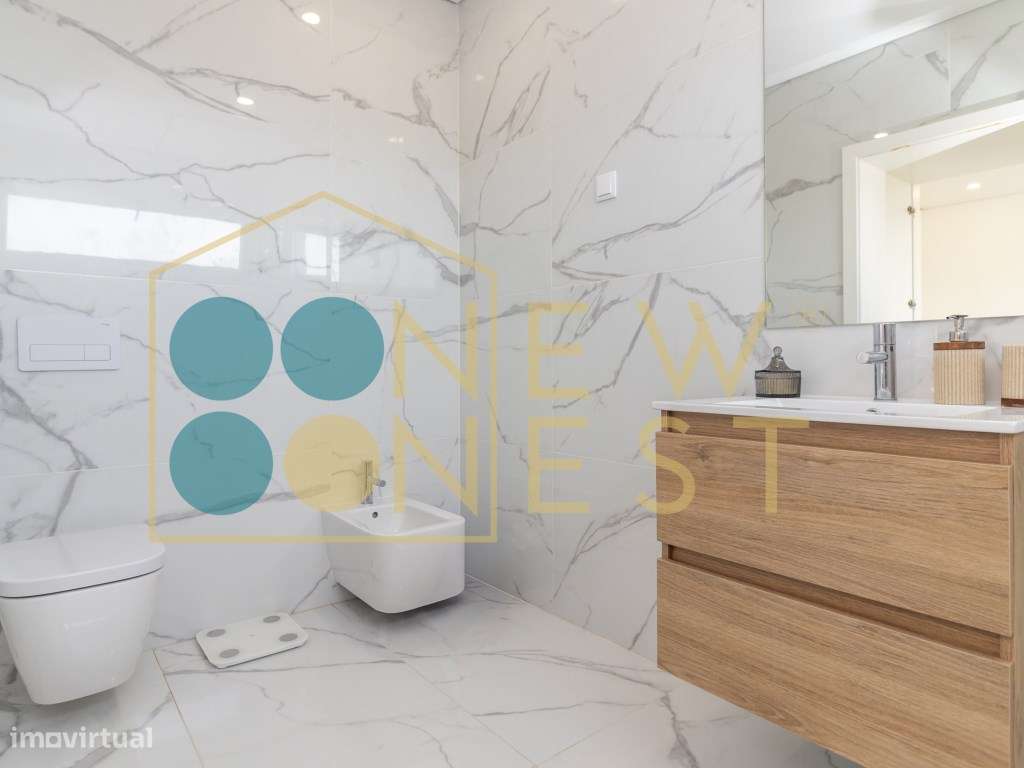 Moradia T3+1 em Banda como Nova com pátio e Vista Castelo de Palmel...-27
