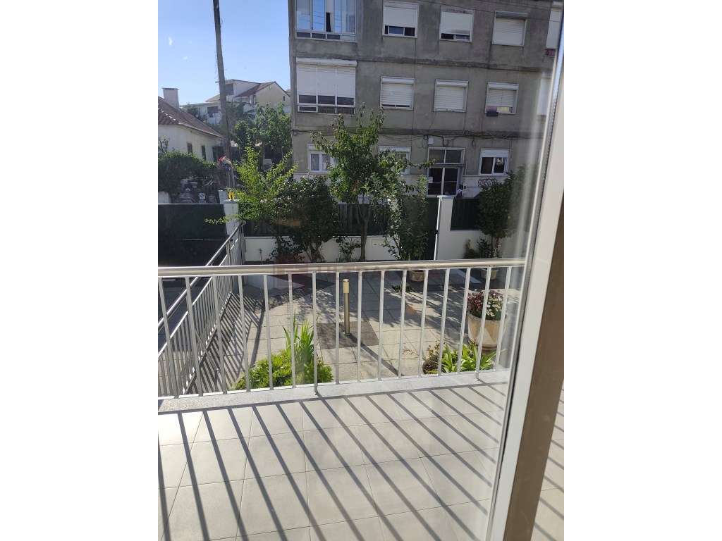 Vende-se Moradia V4 renovada com terraço, churrasqueira e horta a 5...-23