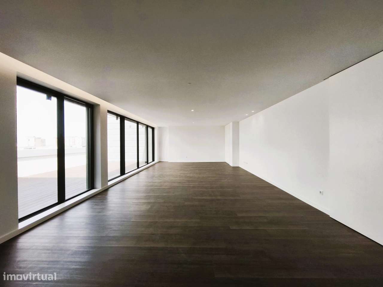 Apartamento T4 Novo (com Terraço e Centro Cidade)-34