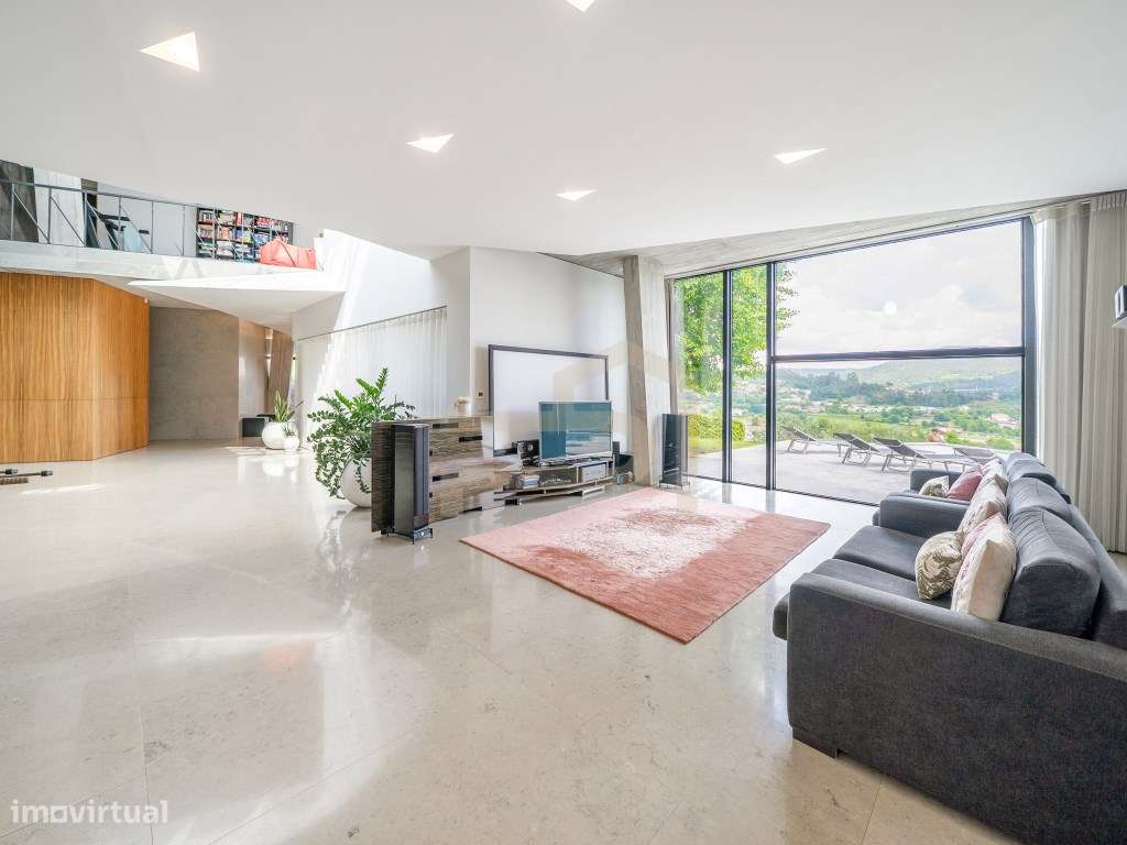 Exclusiva Moradia de Luxo com Design Contemporâneo-6