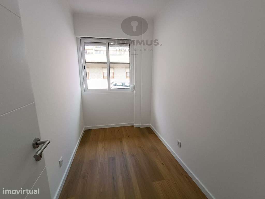 Apartamento T2+1 Renovado na Buraca-19