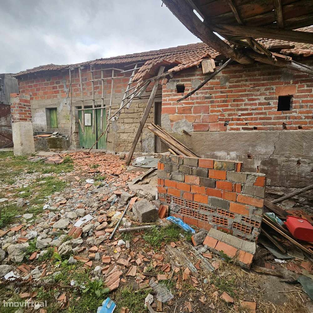 Propriedade com duas Ruínas - T3053/24-6