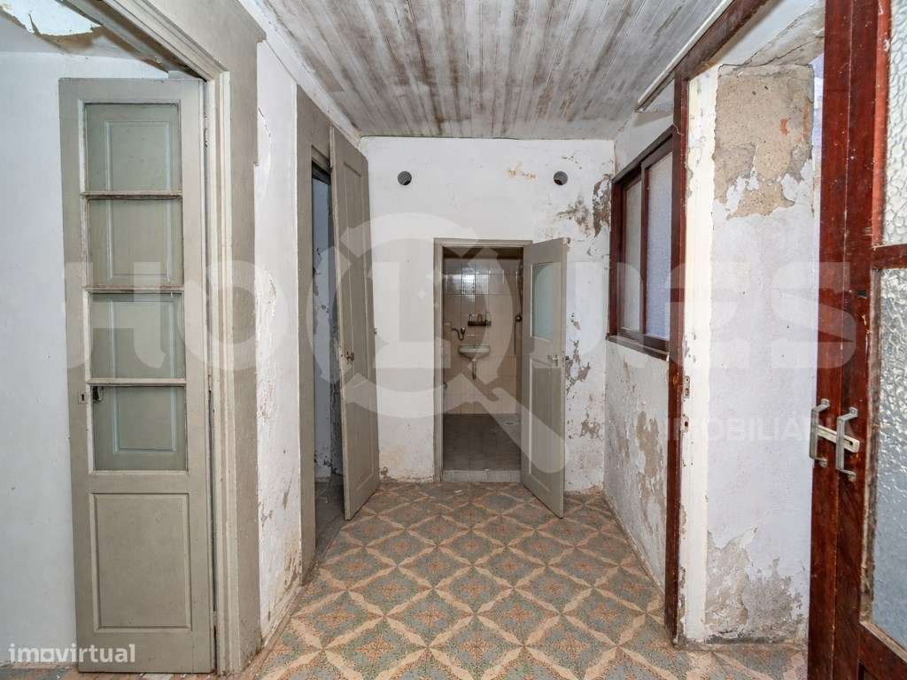 MORADIA COM 3 APARTAMENTOS NO CENTRO HISTÓRICO FIGUEIRA DA FOZ-11