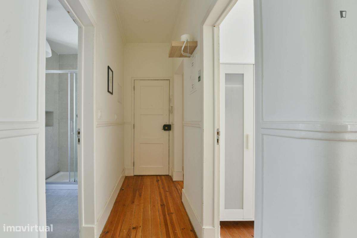 Quarto - localizado em Penha de França Lisbon - Grande imagem: 3/7