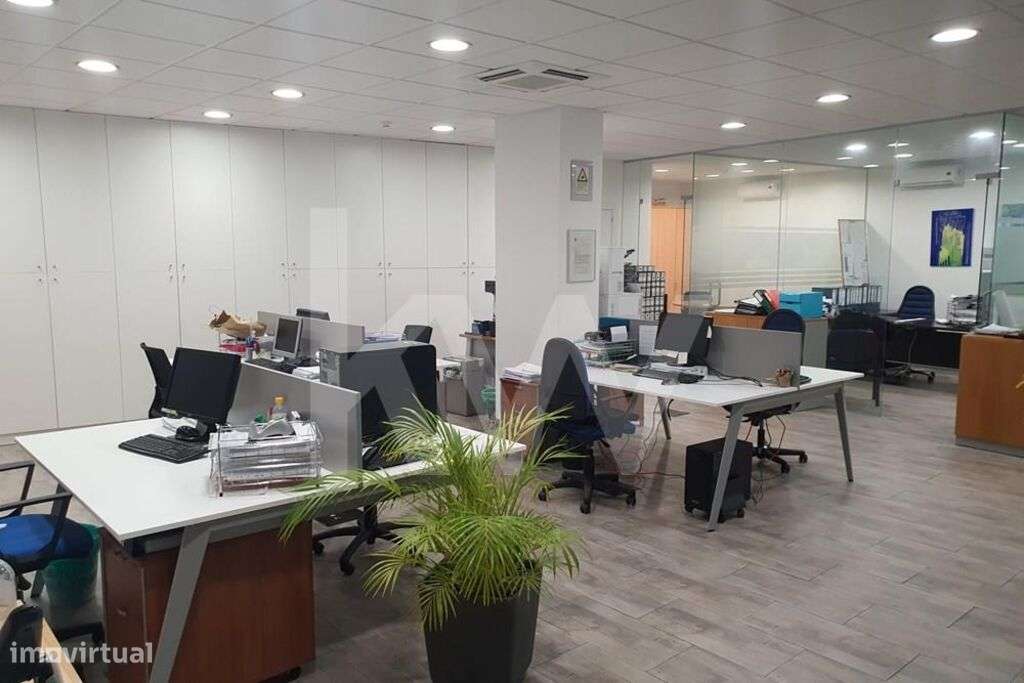 Espaço comercial na Avenida de Pádua - Grande imagem: 3/14