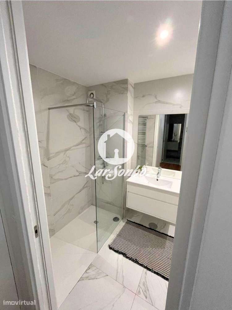 T2 praticamente Novo em Matosinhos-7