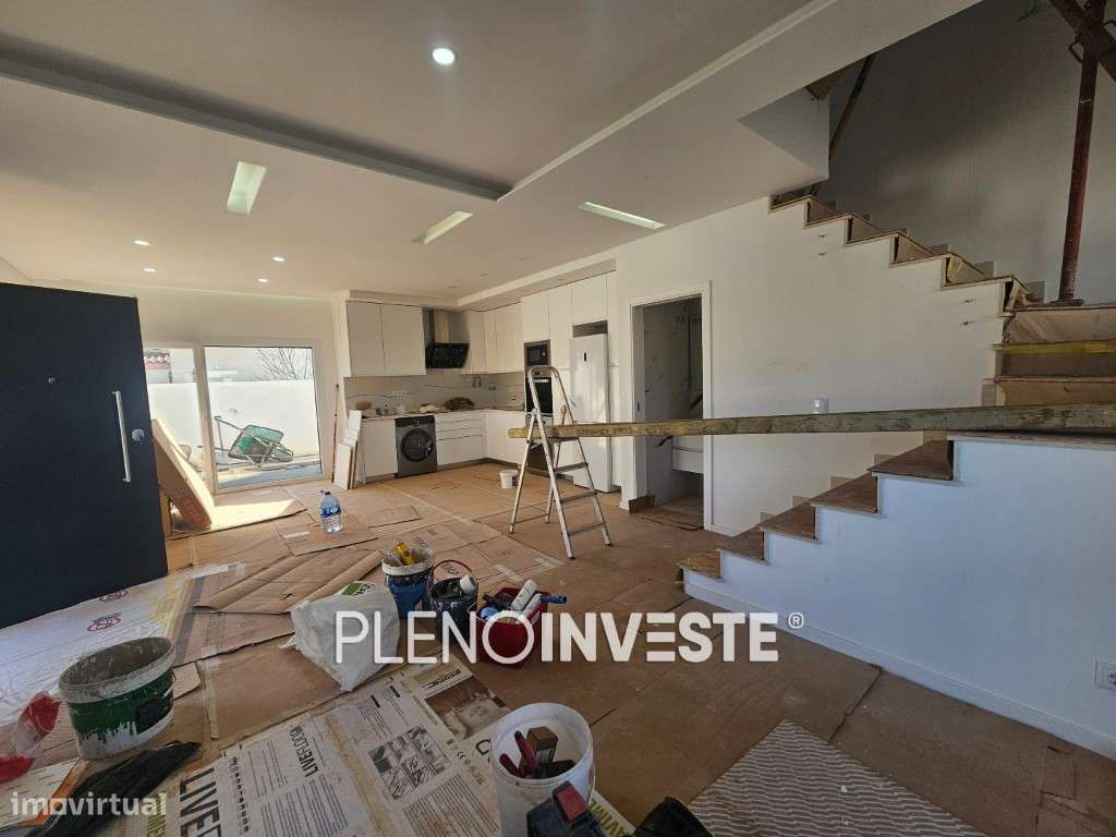 Moradia V3 com piscina Nova construção em Pinhal de Frades-5