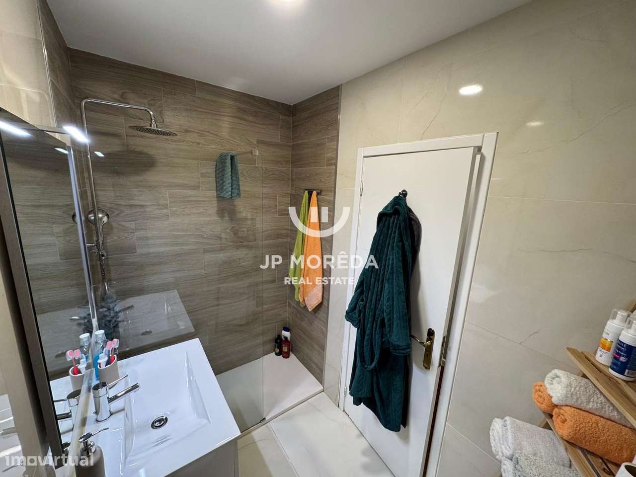 T2 com varanda, garagem e elevador no centro de Santo Tirso-9