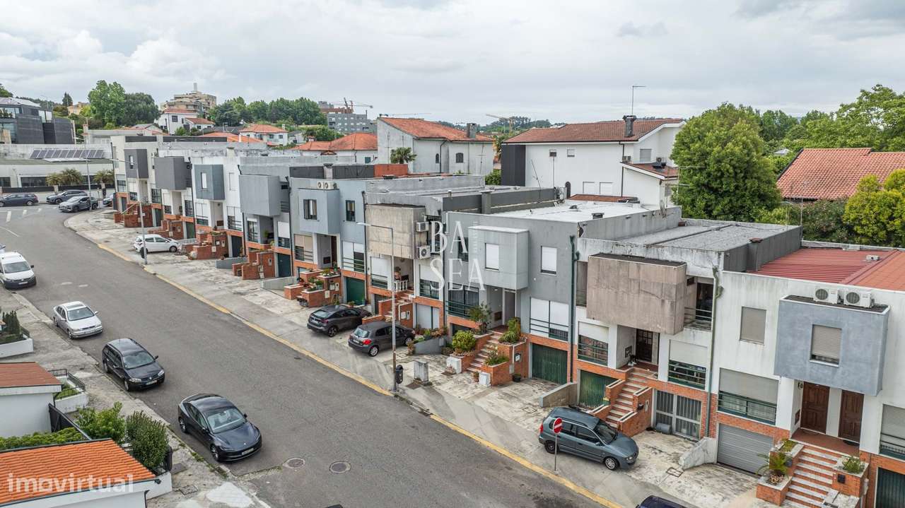 Moradia T3 em banda no centro da cidade de Famalicão-34