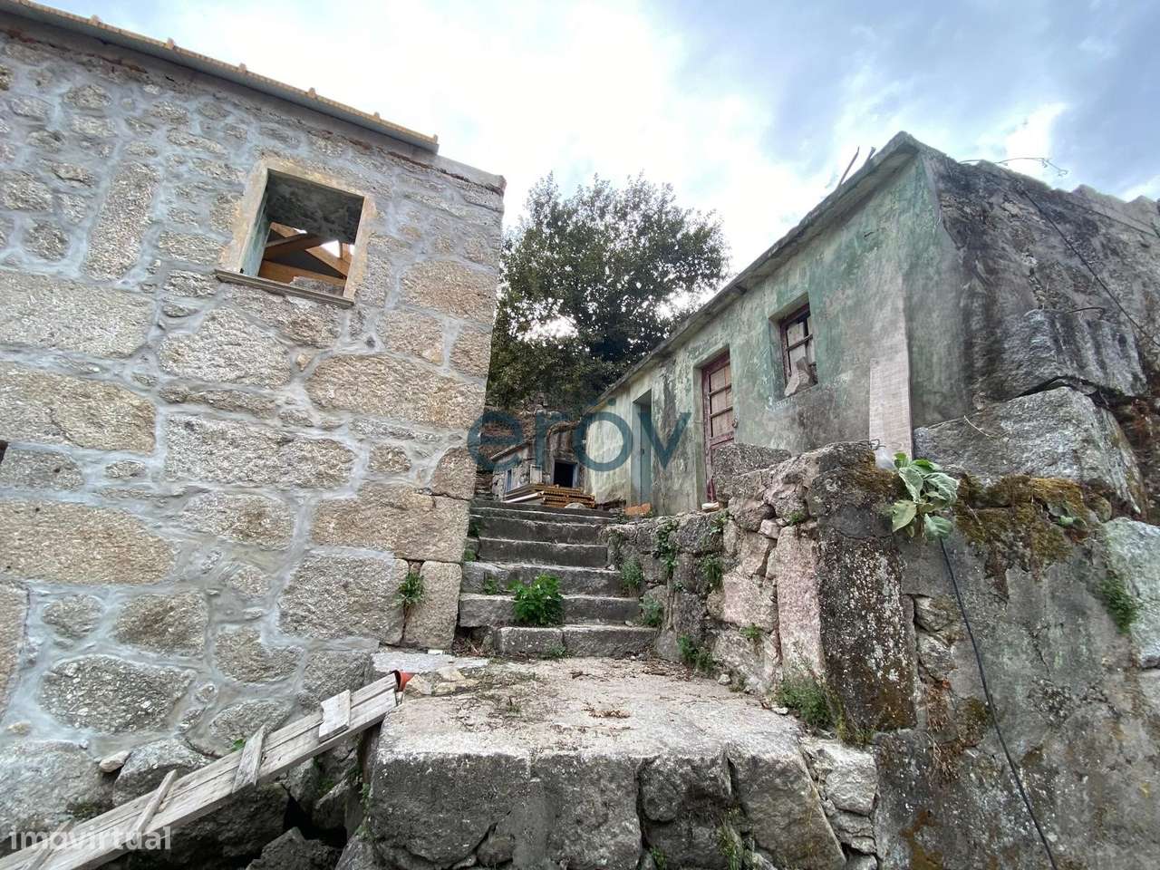 Moradia para Reabilitação com Terreno e Vista Panorâmica-7