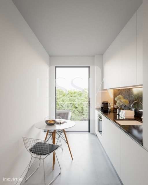 Apartamento T3 Novo com Varanda e Lugar Duplo de Garagem-1