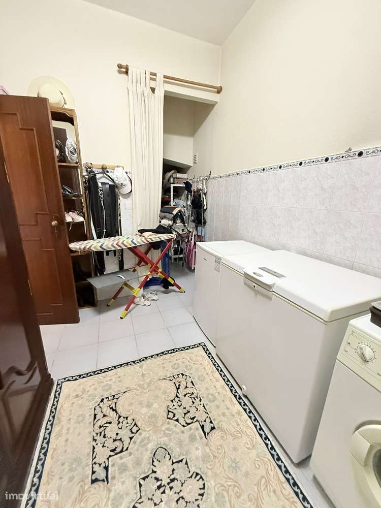 Moradia T3 | Terraço | Box 4 Carros | Varanda | Jovim | Exclusivo-5