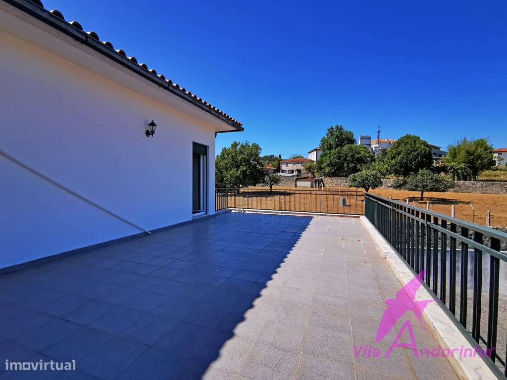 Moradia T4 independente com amplo jardim, garagem e cave - Santa Ma...-28