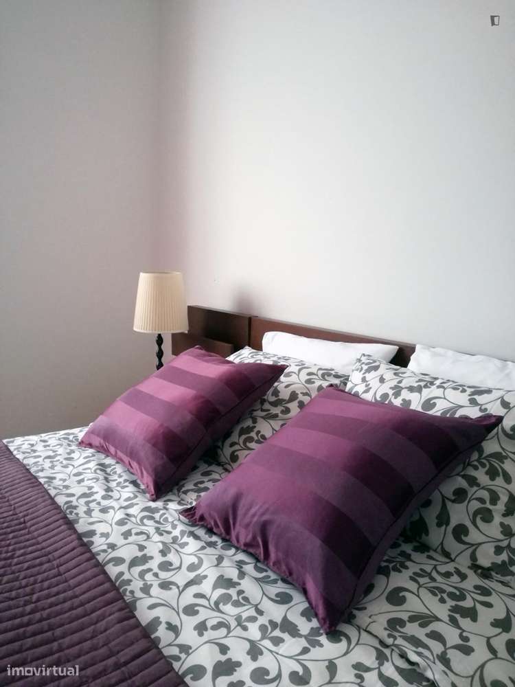Quarto - localizado em Lordelo do Ouro Porto - Grande imagem: 5/9
