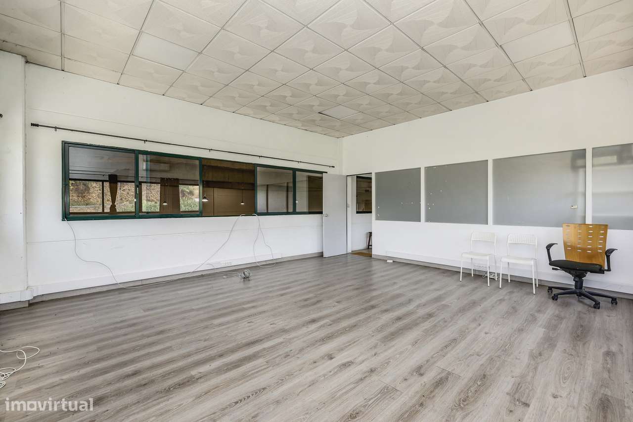 Armazém de 636 m² no Parque Industrial da Granja-13