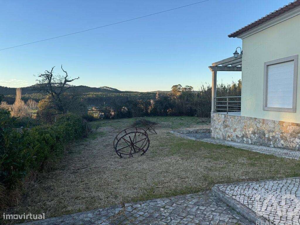 Casa tradicional T3 em Valado dos Frades de 563,00 m2 - Grande imagem: 3/28