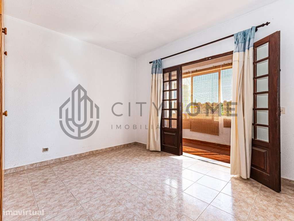 Moradia T2 +1 com garagem e espaço exterior-10