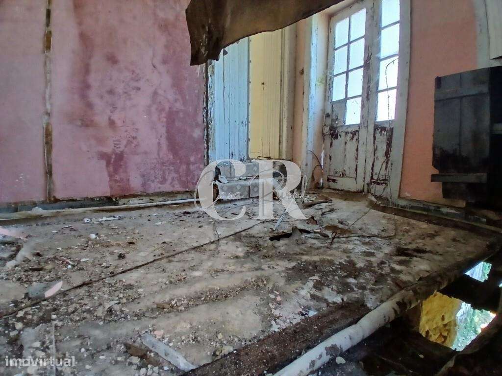 Propriedade com charme histórico, natureza e projeto aprovado em Figue-12