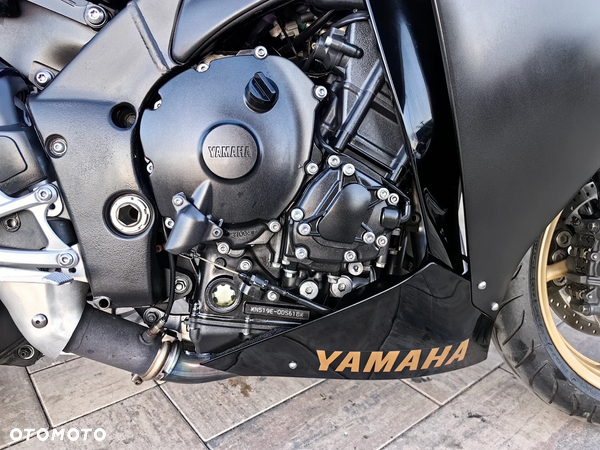 Yamaha R1 - 13