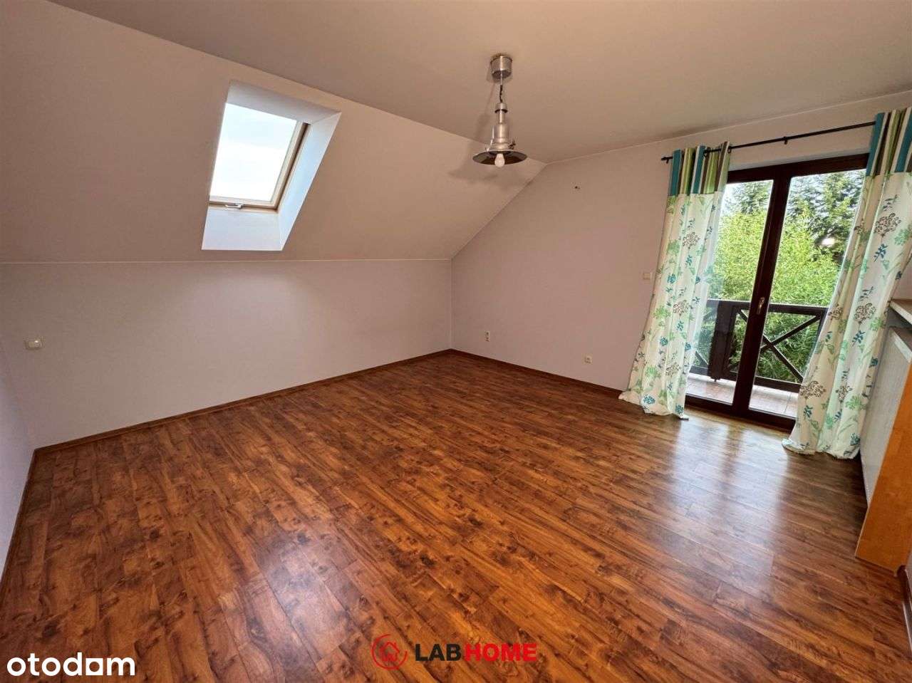 Urokliwy dom z odrobinę tajemniczym ogrodem-11