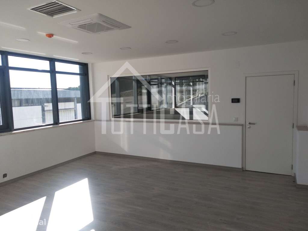 Armazém industrial em São Miguel de Alcainça - Grande imagem: 4/17