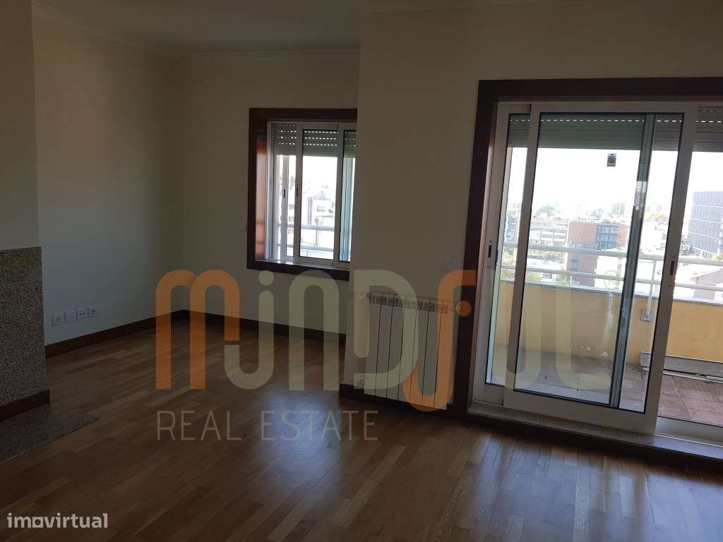 APARTAMENTO T2 REMODELADO PARA ARRENDAMENTO, com 3 frentes, 1 Suite... - Grande imagem: 3/58