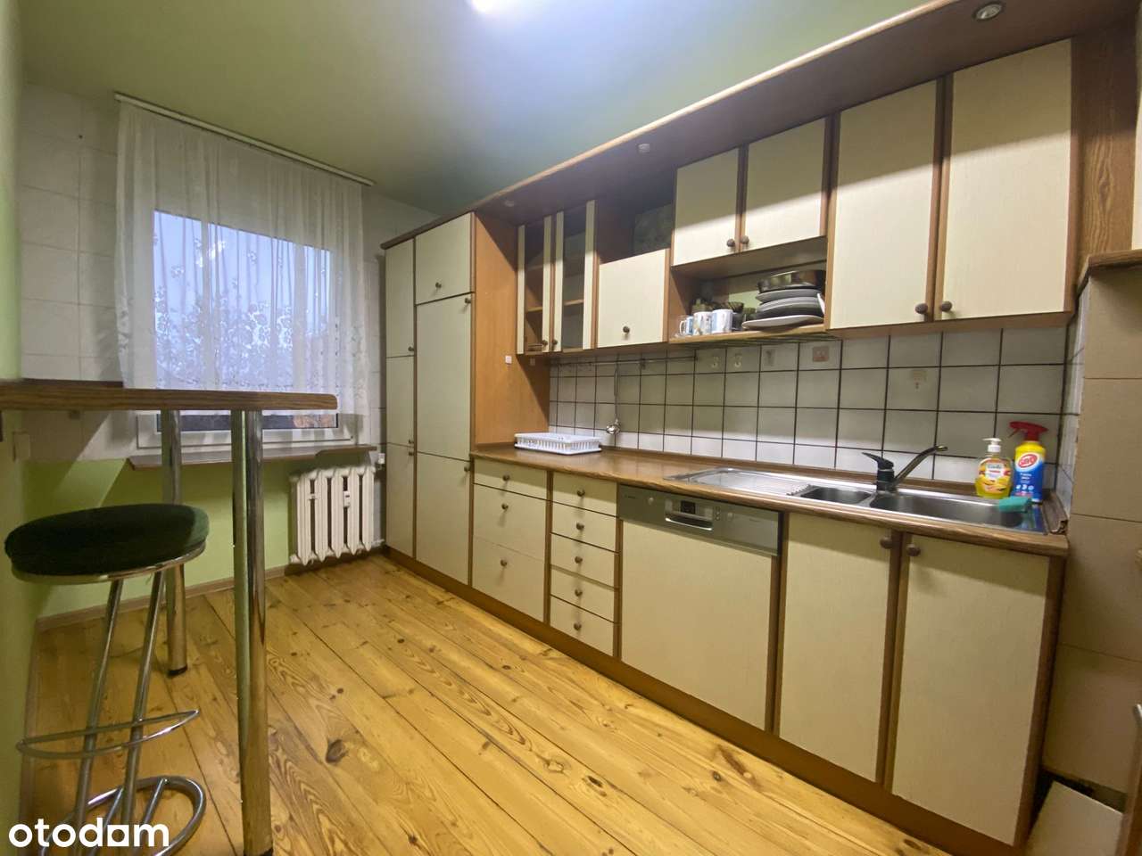 Przestronne 4-pokojowe mieszkanie z balkonem-0