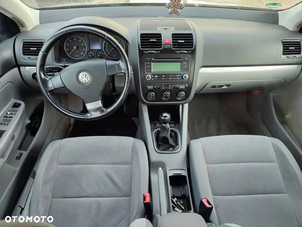 Volkswagen Jetta 1.6 Comfortline - 10