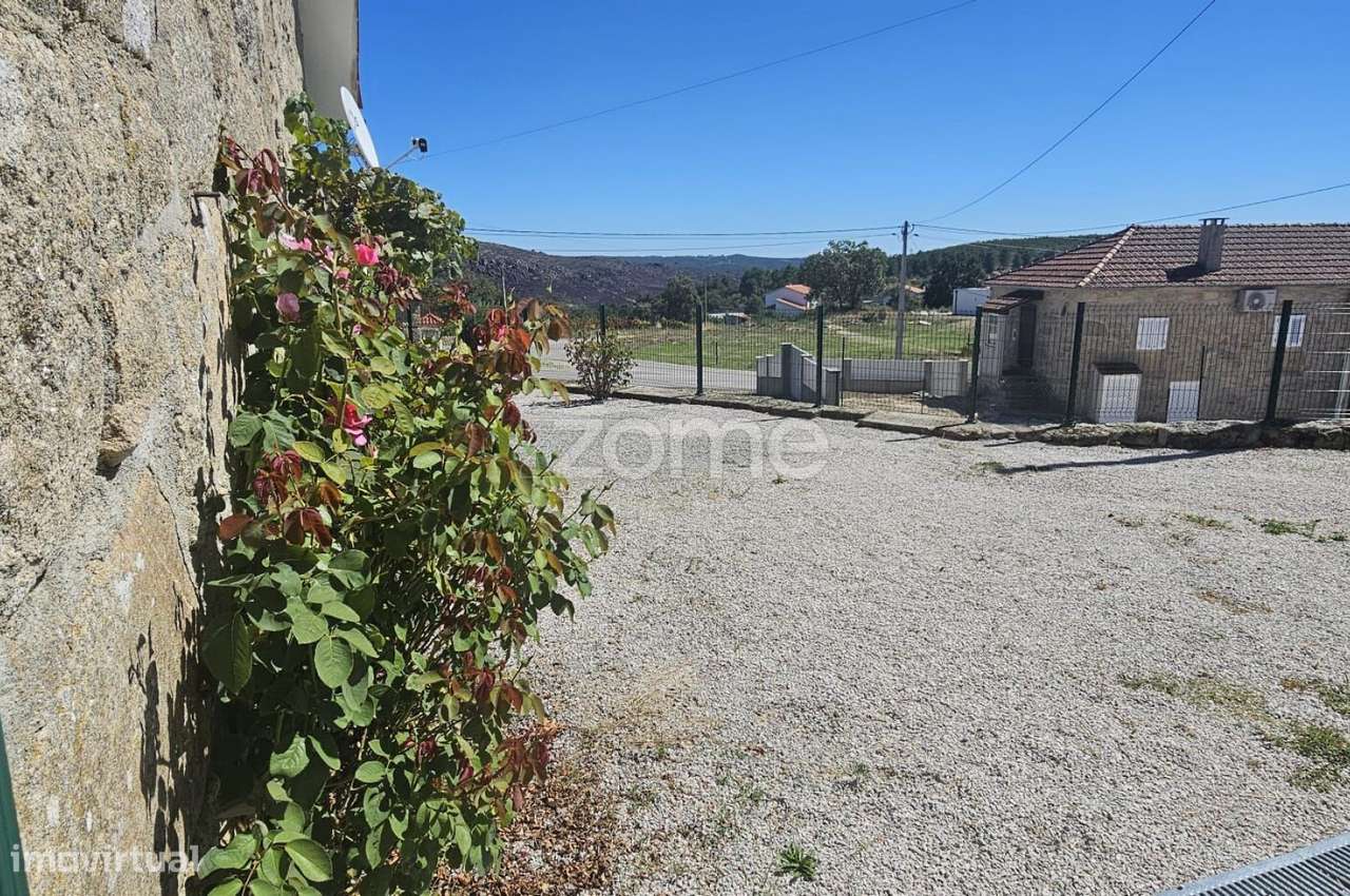 Moradia T2+1 com garagem e jardim | Vila Verde, Alijó-5