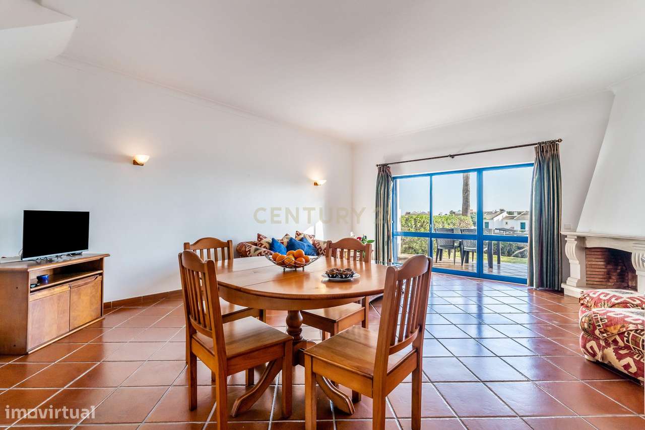 Moradia V2+1 com Piscina, Jardim Carport e Vista Mar em Localização Pr - Grande imagem: 5/43