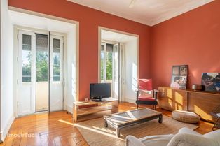 Apartamento T4+1 com elevador nas Avenidas Novas, Lisboa