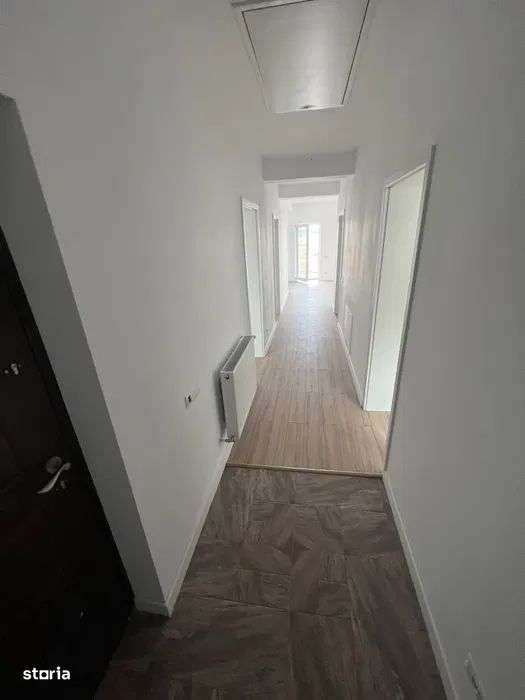 Casa dintre lacuri, Crevedia, cartier nou.-3