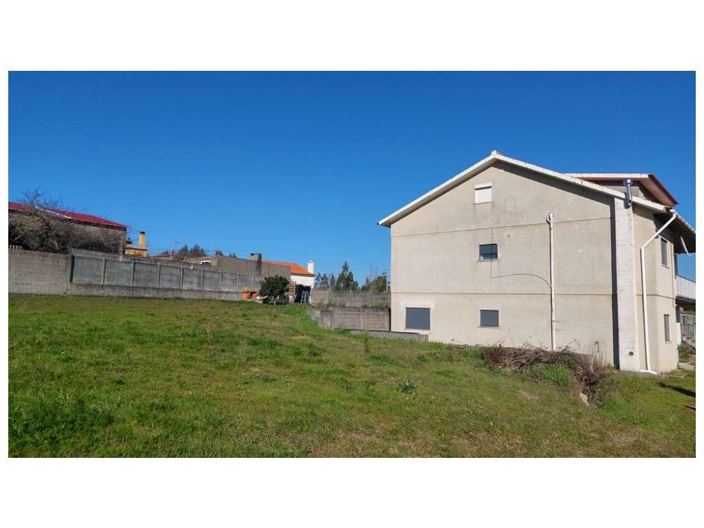 Moradia T3+3 individual no Lameiro - Carvide-41