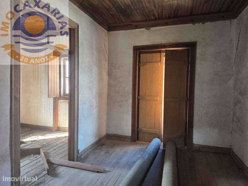 Moradia Rústica com Pátio e Anexos para Recuperar - Urqueira, Ourém - Grande imagem: 3/44