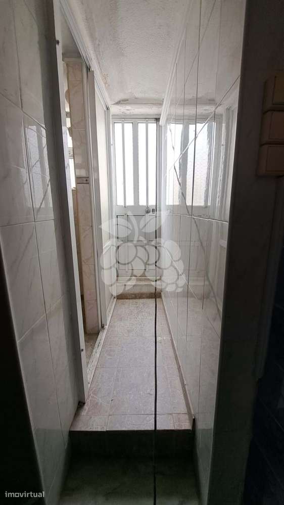 Apartamento cave de 62 m² na Penha de França com um pátio privado de 9-11