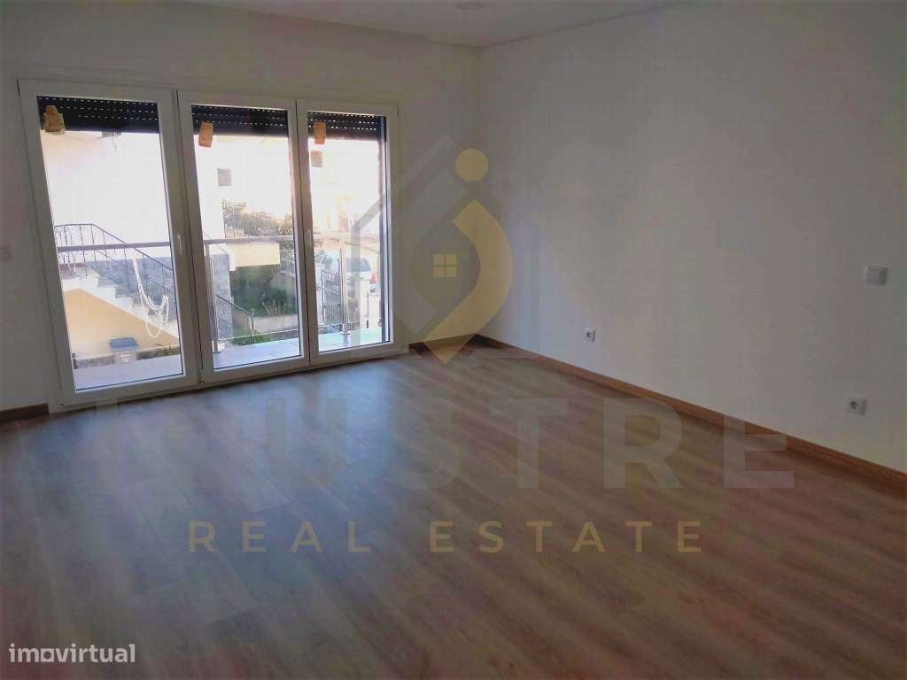 Moradia T3 em construção com piscina e garagem na Charneca de Caparica-6