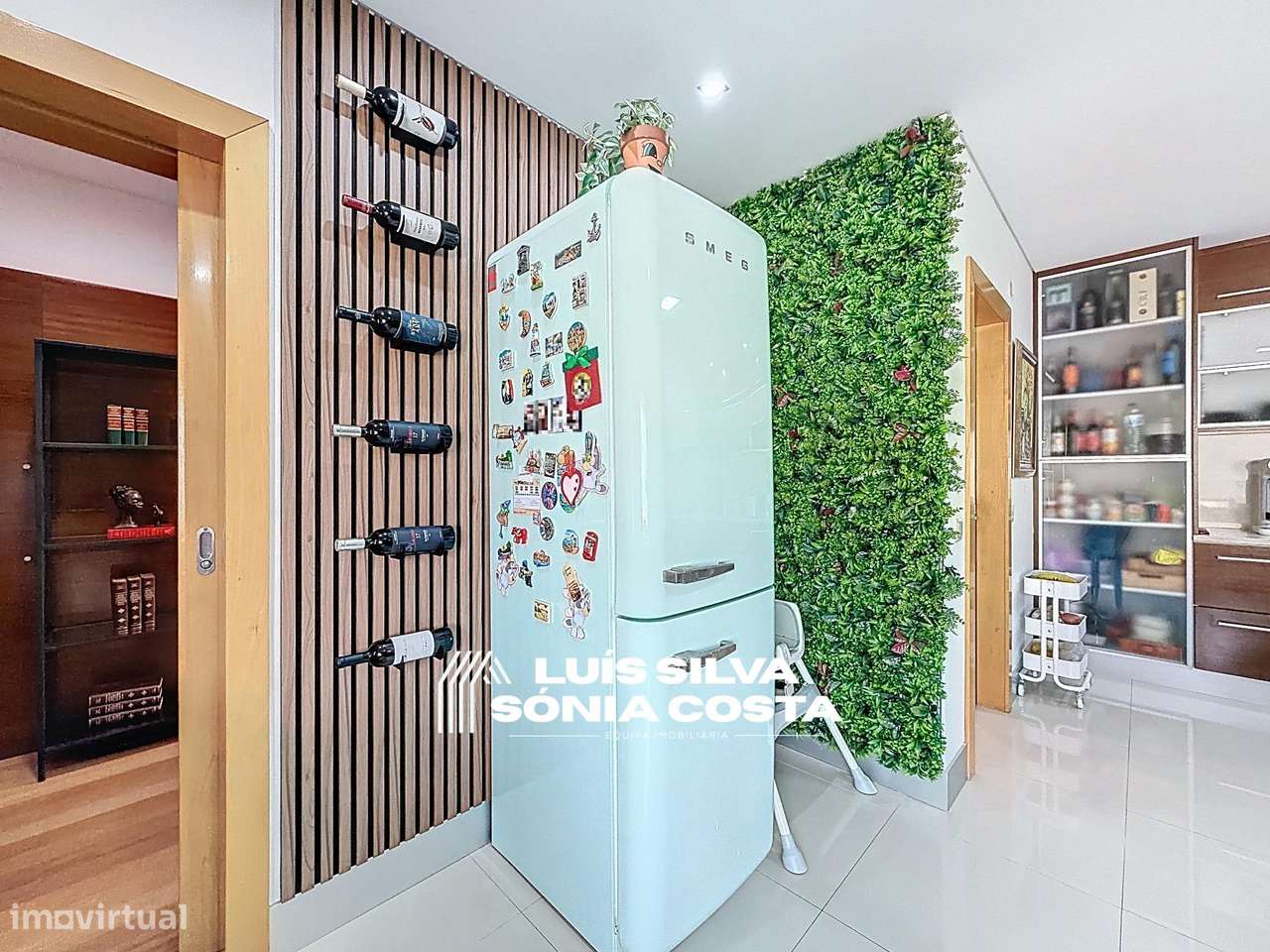 Moradia T4 Excelente Estado e Áreas | 2 Suites, Jacuzzi, Painéis...-15