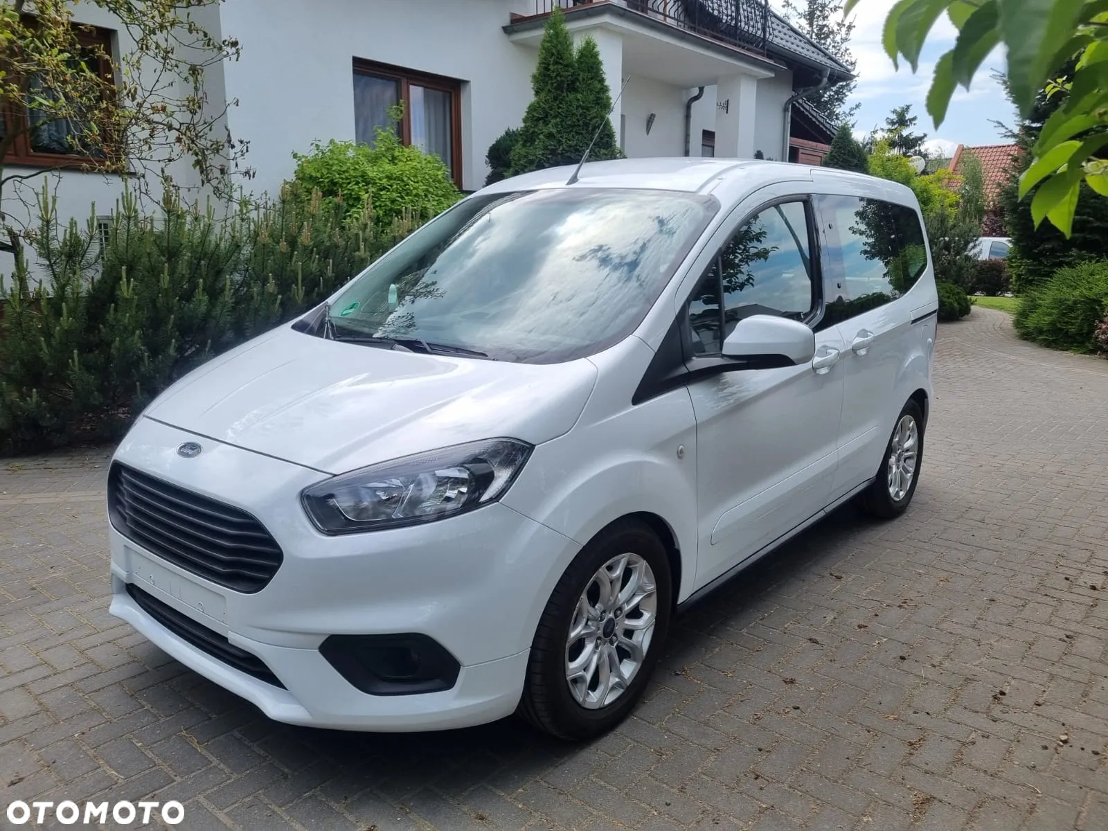 Ford Tourneo Courier 1.5 TDCi S&S Trend - 4
