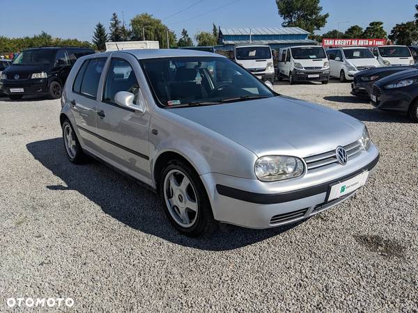 Volkswagen Golf - 6