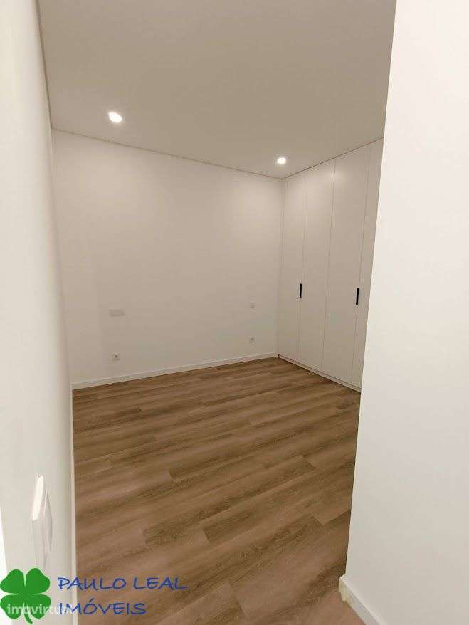 t3 novo junto á estação metro vilar pinheiro - Grande imagem: 4/14