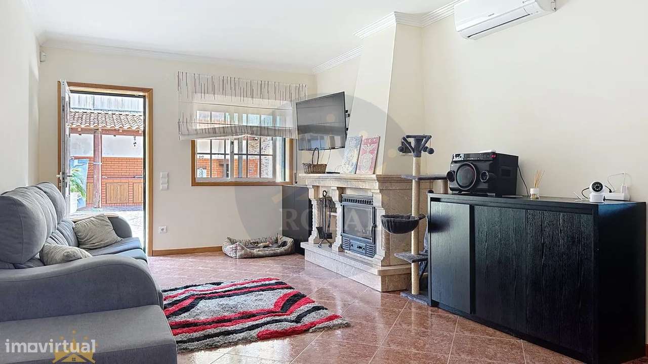 Moradia Isolada T4 em Arrifana –-11