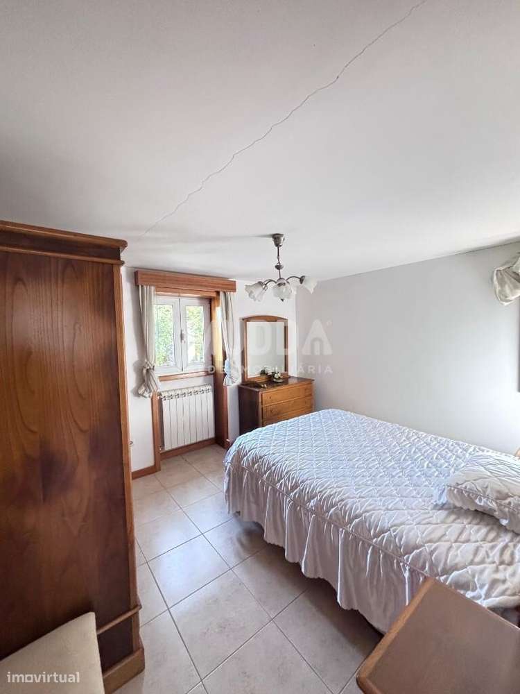 Moradia de 2 Pisos – Excelente Oportunidade em Romariz, Santa Maria da-9