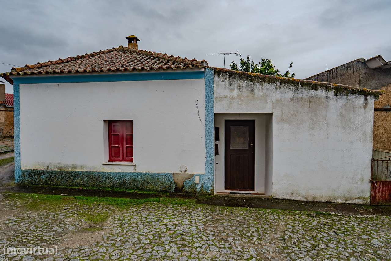 CASA COM QUINTAL | PARA VENDA | FALCOEIRAS-30