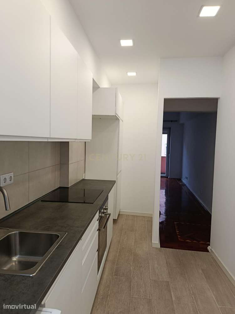 Apartamento Renovado em Queluz, Sintra - T2 Marquise e Varanda - Grande imagem: 2/27